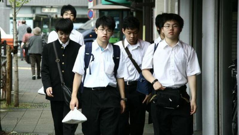 「簡直叫人崩潰！」台灣學生居然還要稍息報數...瑞士高中生震驚了9次
