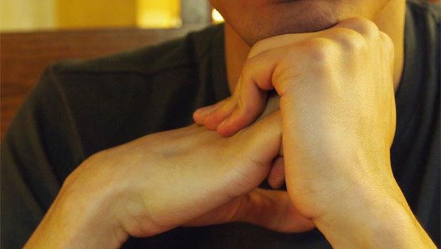 為什麼關節會發出啪啪聲？常常折手指會得關節炎嗎？