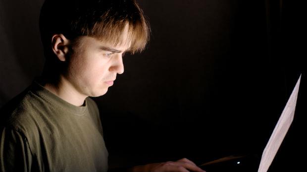 10個諮詢民眾有9個都問：兒子不去找工作，整天關在家上網...這樣算精神病嗎？