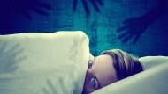 為什麼會有「鬼壓床」？科學告訴你：都是大腦運作惹的禍！