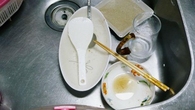洗碗時，習慣「先泡水再洗」竟是悲劇的開始？煮飯必看5個衛生習慣