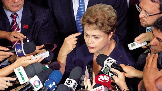 巴西女總統羅賽芙，正面臨經濟衰退和獻金醜聞的雙重風暴。