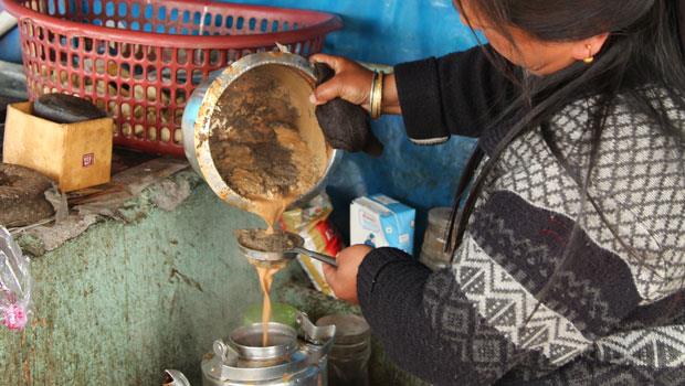 大吉嶺與尼泊爾交界Simana Basti小村裡的茶攤
