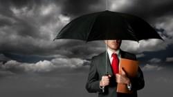 你的業務員自稱「保險經紀人」嗎？一年只有數十人通過考試，拿得出國家證照才是真的