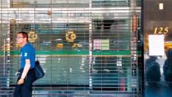 銀行分行數大減，十多萬銀行員飯碗動搖！