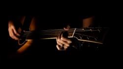 他靠彈吉他上國立大學...曾幾何時，竟輪到一個未滿18歲的孩子來教我們保有熱情？