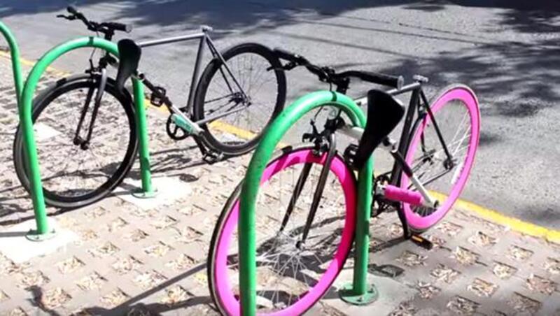 超酷的～單車10秒變大鎖！3個大學生發明這款「偷不了」的腳踏車