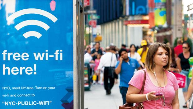 你在公共場所，點擊使用的免費Wi-Fi，成為PC、手機後，下一個網路公司搶賺廣告的入口。