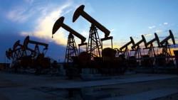 如果油價一路跌下去，經濟會怎樣？或許你不該再為加油便宜感到開心了