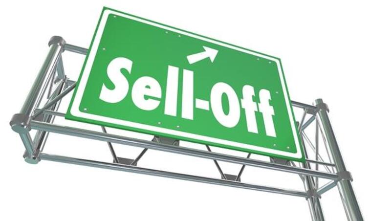 股災的英文關鍵字》sell off跟sell-off看起來很像，但意思哪裡不同？