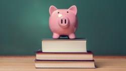 有些老方法還是很有用！把錢丟進「存錢筒」，每年多存一萬元