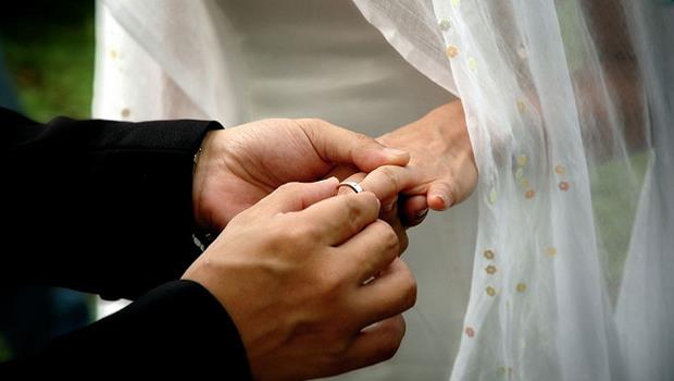 你該為了時間到而結婚嗎? - 商業周刊