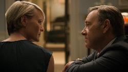 看美劇「紙牌屋」和萬寶路財報，發現：「菸稅」課越重，菸商竟賺越多！