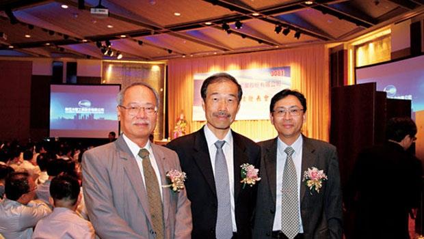 聯亞光電是台灣近年少見的高價股新面孔，總經理林蔚（左）是營運的靈魂人物 。
