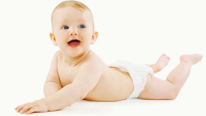 法國用兩個「大人」這樣拍寶寶尿布廣告，上線1天破百萬人觀看