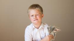 「同學都有20元，我才10元！」小孩抗議零用錢太少，股市憲哥教你3招擺平