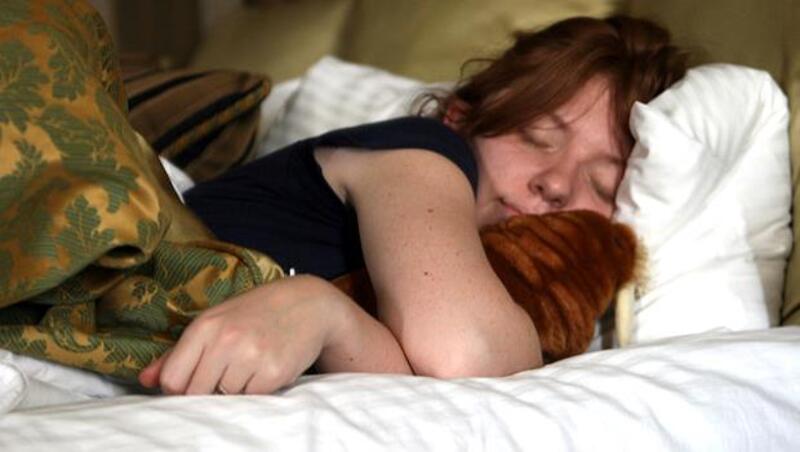 科學家支持：女性比男性需要更多睡眠！原因是....