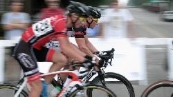 參加自行車賽摔癱，主辦單位買的保險竟然不賠？！