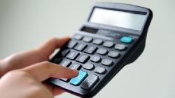 買保險買到手上沒錢，怪誰？迷信「還本險」，保費貴6倍還覺得划算