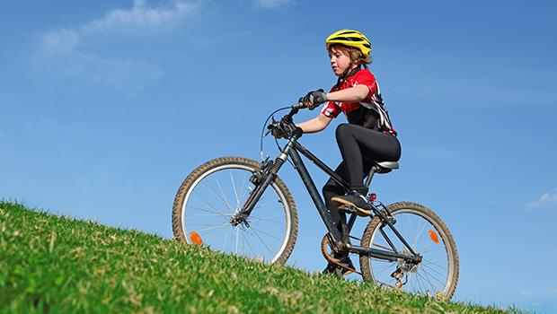 騎一趟遠程單車、戶外攀岩⋯英國小孩滿12歲之前,必做這50件酷事,培養樂觀自信 - 商業周刊