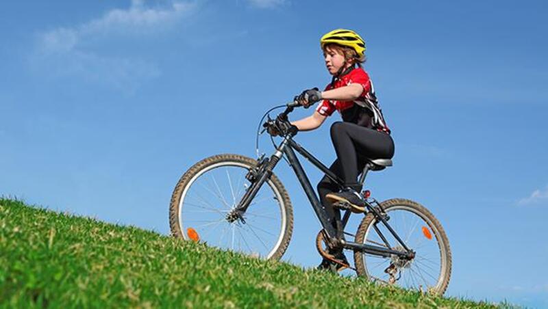 騎一趟遠程單車、戶外攀岩⋯英國小孩滿12歲之前，必做這50件酷事，培養樂觀自信