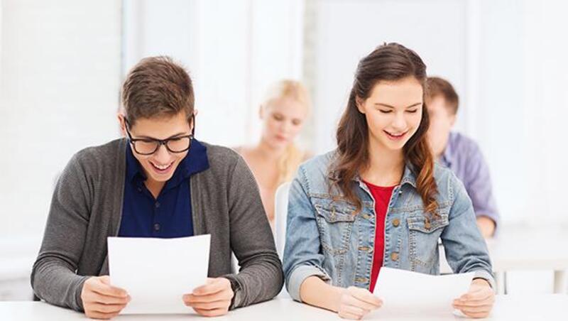 老師打分數，英國跟台灣不一樣！留英中學生：錯字不扣分，「沒想法」一定低分