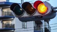 未來自動駕駛普及後，第一個消失的竟然是紅綠燈？
