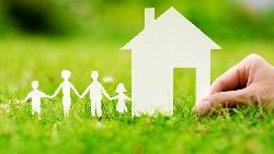 建案廣告強打「海洋、休閒、影城」，但讓人想在淡水買房置產的關鍵，是這群人