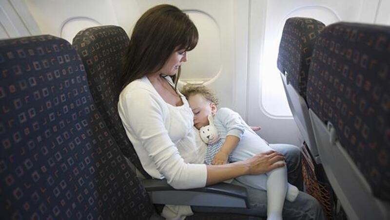 小孩在飛機哭鬧，不是誰的錯！台灣媽媽：寶寶對不起，大人忘記自己曾經也是小孩了