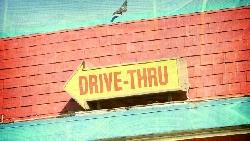 台灣星巴克有得來速不酷了，菲律賓連美妝店也搞得來速