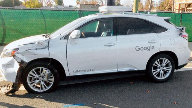 今年2 月Google Car 在實測時發生擦撞，未來自駕車出意外時誰負責？保險怎麼賠？諸多課題現在就得開始討論。