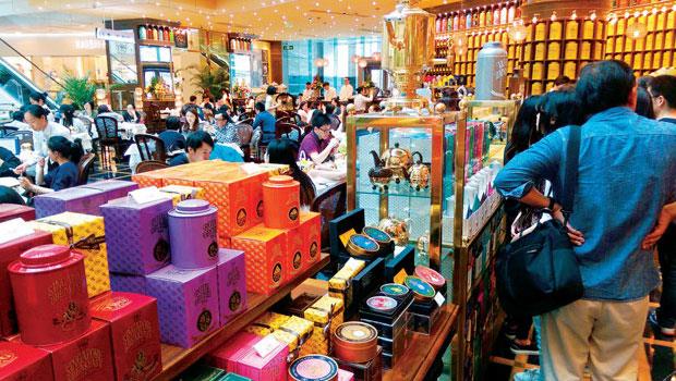 「座無虛席」是中國餐飲業特色，蓬勃的民間消費，彌補了製造業下滑所造成的經濟走緩。