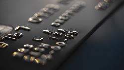 快檢查你的信用卡號有沒有「凸凸的」...如果沒有，出國時會有一個地方無法刷卡