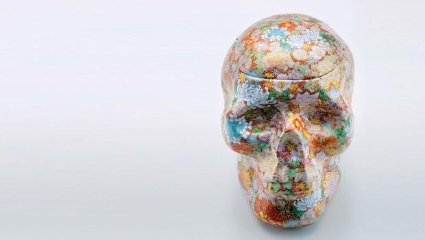 〈骷髏花簇果子壺〉入展森美術館的「醫學與藝術展」，被金澤21世紀美術館蒐藏