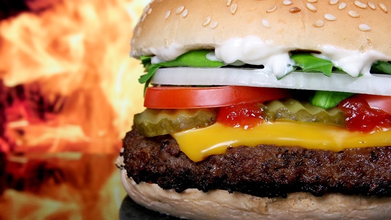 "hamburger"和"burger"差在哪？有關食物的4種英文迷思，一次告訴你