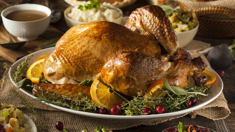 感恩節學多益片語：職場中聽到talk turkey跟火雞大餐沒關係，而是指...