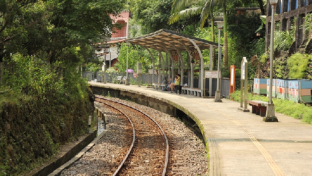 繞遠路的風景 比直達車有趣多了