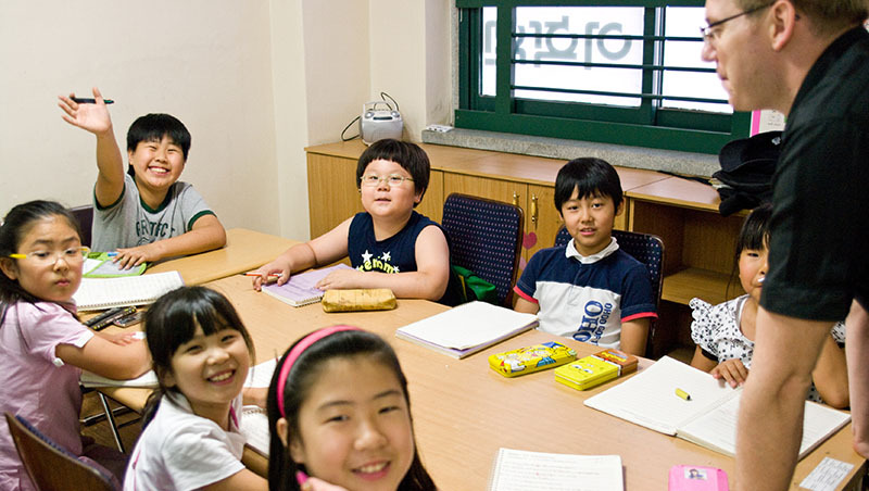 媽媽，我不想上英文班…承認吧！把小孩送補習班，是爸媽渴望「自由」