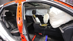 國產車商不願說的秘密》一個氣憤的車主：為何車側氣囊不能選配？防打滑也不是基本配備？