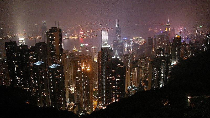 「地獄之門」已開啟！》匯豐銀行前高管預言：香港樓市崩盤在即，將步上日本衰敗20年後塵