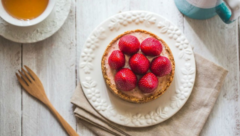 草莓季來了～人妻傳授：用「一指神功」，做出五星級甜點「草莓起司蛋糕」