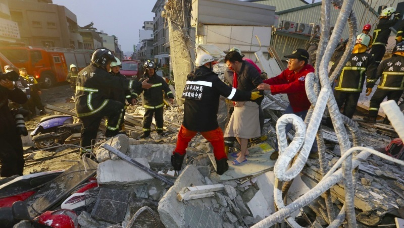 美濃地震一周年》LINE又瘋傳「避難黃金三角」，專業防災員：大概有0.008%的存活機率