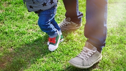 兒女沒有義務替你收拾「老後破產」的爛攤！年輕時不存退休金，就是不負責任