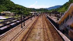 美國不屑花半毛錢搞「基礎建設」，台灣卻砸4千億建軌道...政府的計畫難道是拖跨經濟？