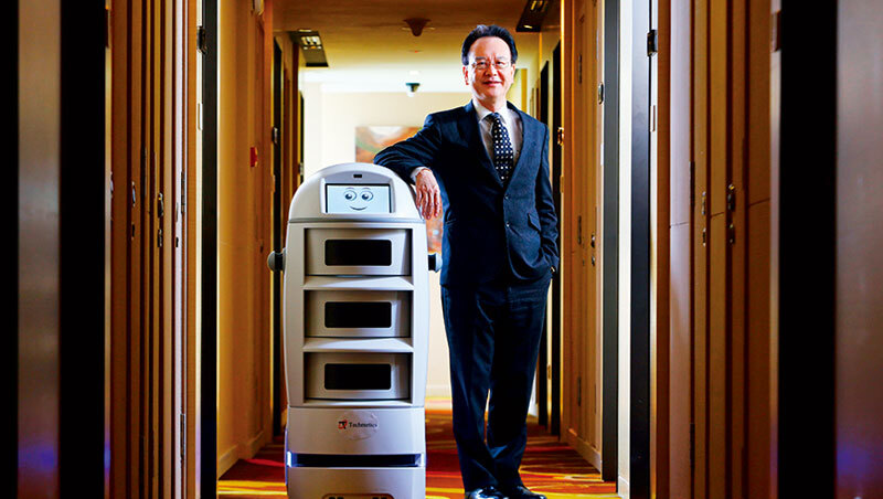 第一家導入機器人員工的新加坡飯店，為何不放大廳炒話題，只讓它們做後勤？