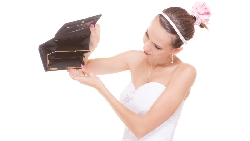 給堅持拍婚紗照、五星飯店辦婚宴的女生：結婚多花1百萬，退休時會少掉1千萬