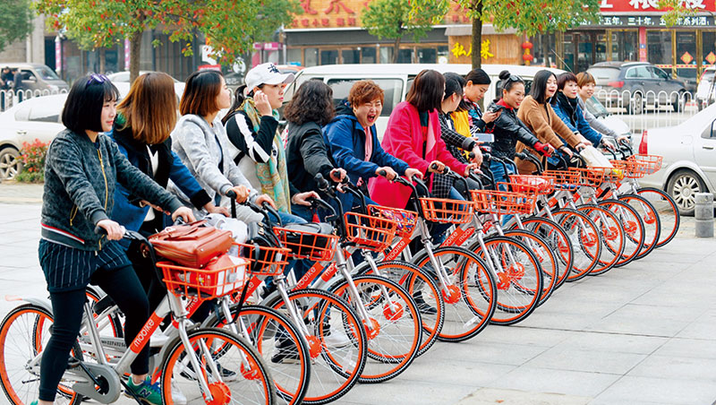 不僅中國沿海城市吹起共享單車狂潮，由富士康注資的摩拜單車，在武漢等內陸城市現在也看得到。