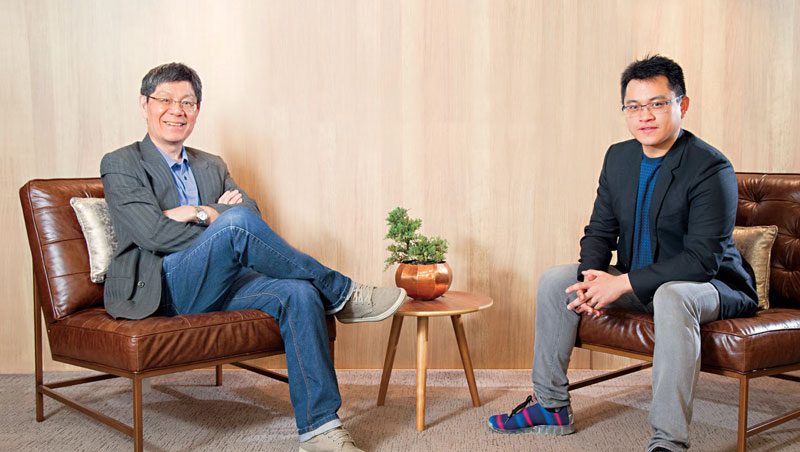 上海交大連鎖經營企業總裁EMBA 教授 李明元（左）、iFit 愛瘦身董事長 謝銘元（右）