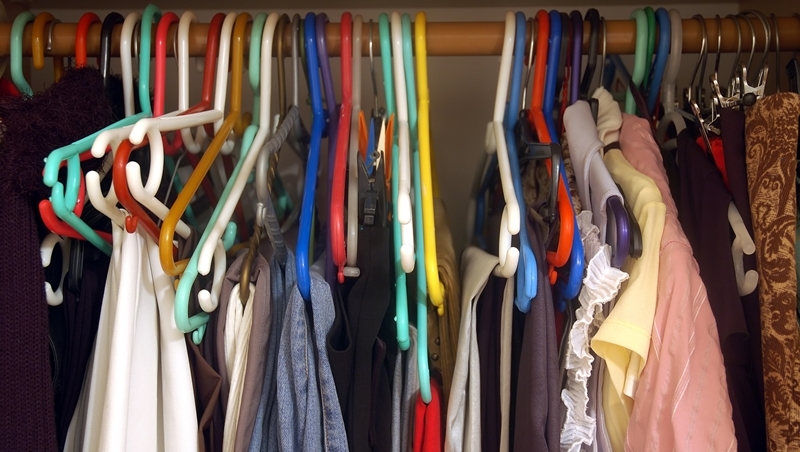 整理爆滿衣櫃，也是一種「理財」！把最常穿的衣服這樣分類，不再「總是少一件衣服」