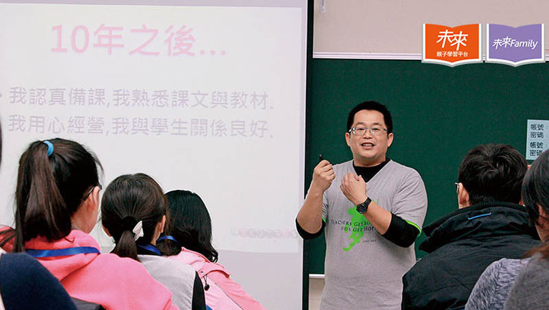 「夢的N次方」計畫、10萬老師跟隨！》一個偏鄉熱血老師，掀起台灣史上最大教師學習浪潮！連新加坡、教育部長都來聽課
